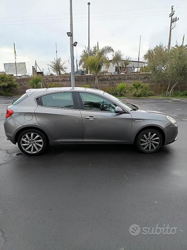 Gebraucht Alfa Romeo Giulietta 140 PS (102 kW) 2011 Kleinwagen