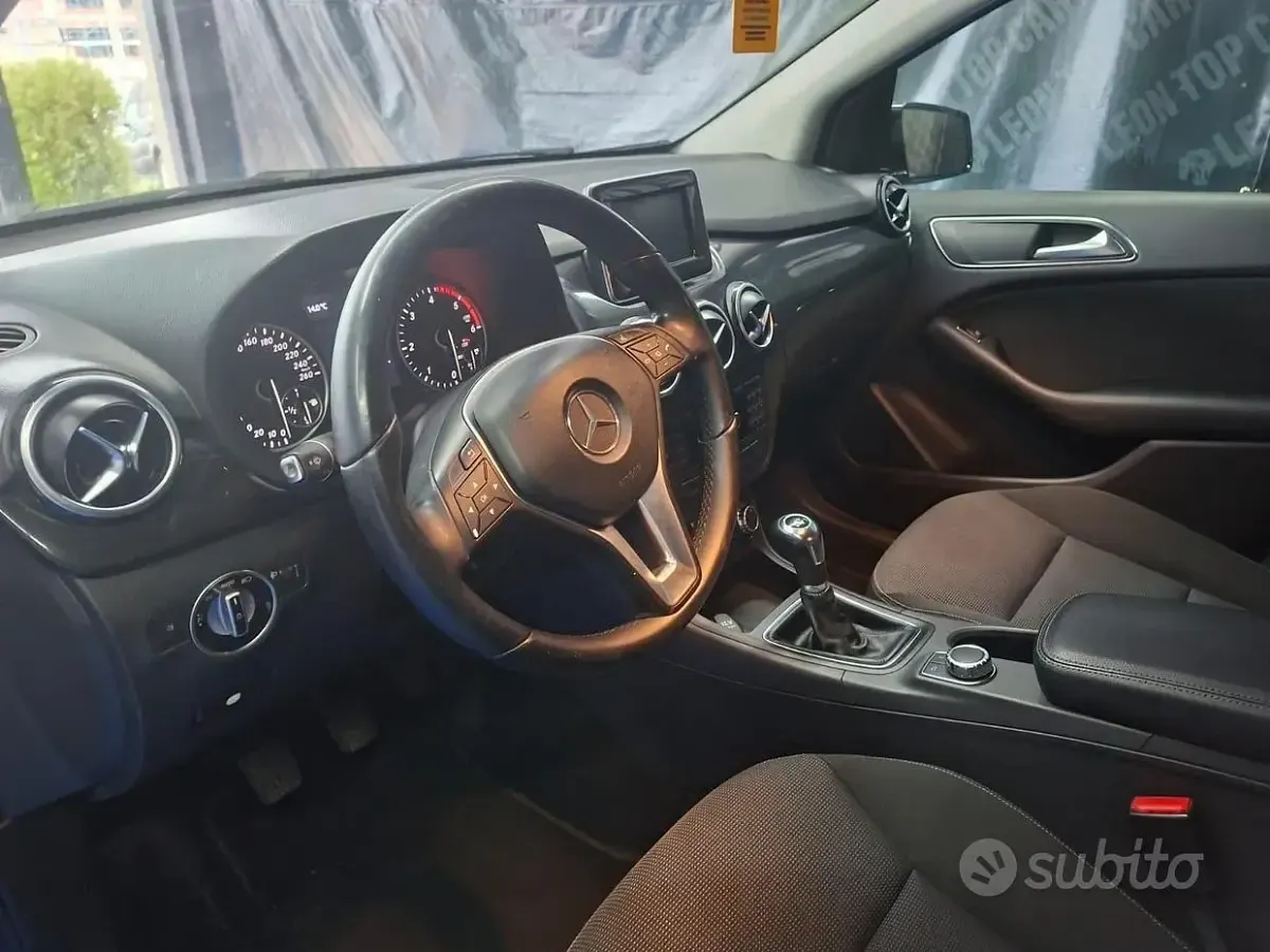Usata Mercedes B180 109 CV (80 kW) 2015 Nero Monovolume