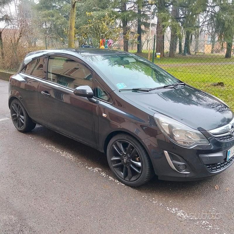 Usata Opel Corsa 2014 Nero Utilitaria