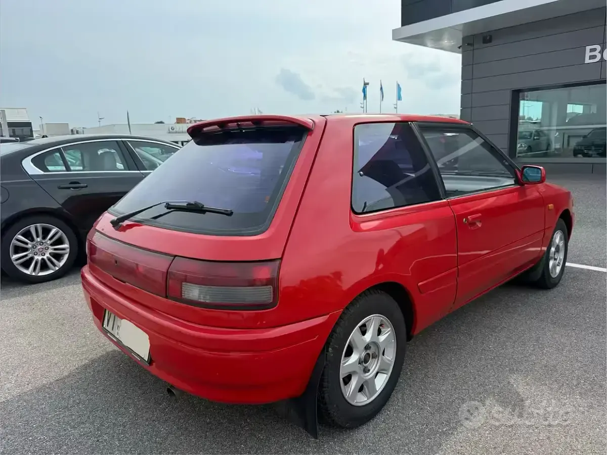 Usata Mazda 323 163 CV (119 kW) 1990 Rosso Berlina
