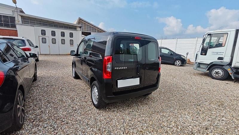 Usata Peugeot Bipper Family 75 CV (55 kW) 2012 Nero Monovolume