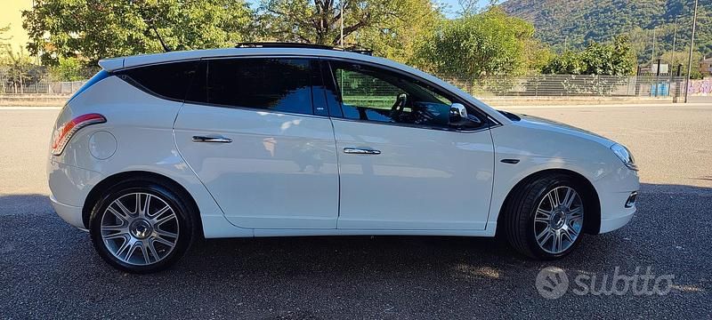 Usata Lancia Delta 120 CV (88 kW) 2014 Bianco Utilitaria