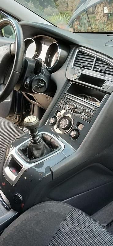 Usata Peugeot 5008 112 CV (82 kW) 2011 Blu Monovolume