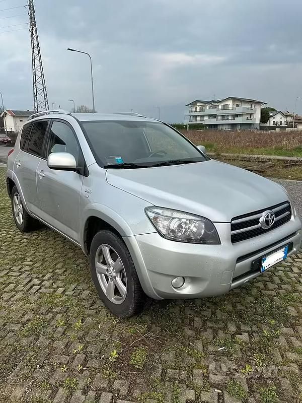 Usata Toyota RAV4 177 CV (130 kW) 2006 Grigio SUV