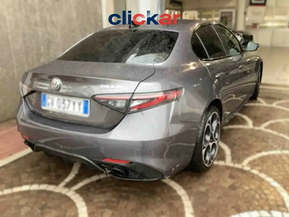 Usata Alfa Romeo Giulia 160 CV (117 kW) 2024 Grigio Berlina