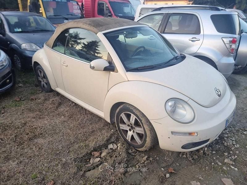 Usata VW New Beetle Cabriolet 105 CV (77 kW) 2007 Beige Cabrio