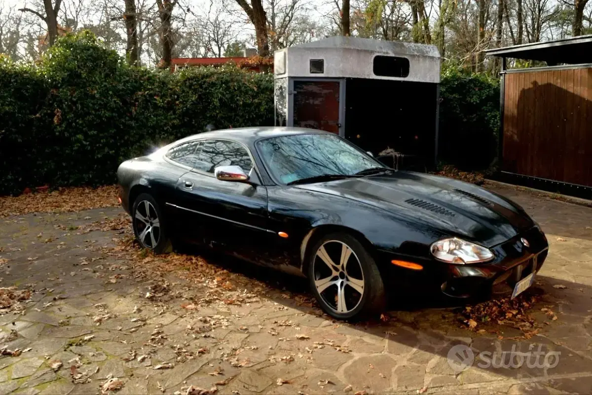 Usata Jaguar XKR 375 CV (275 kW) 2003 Nero Coupé