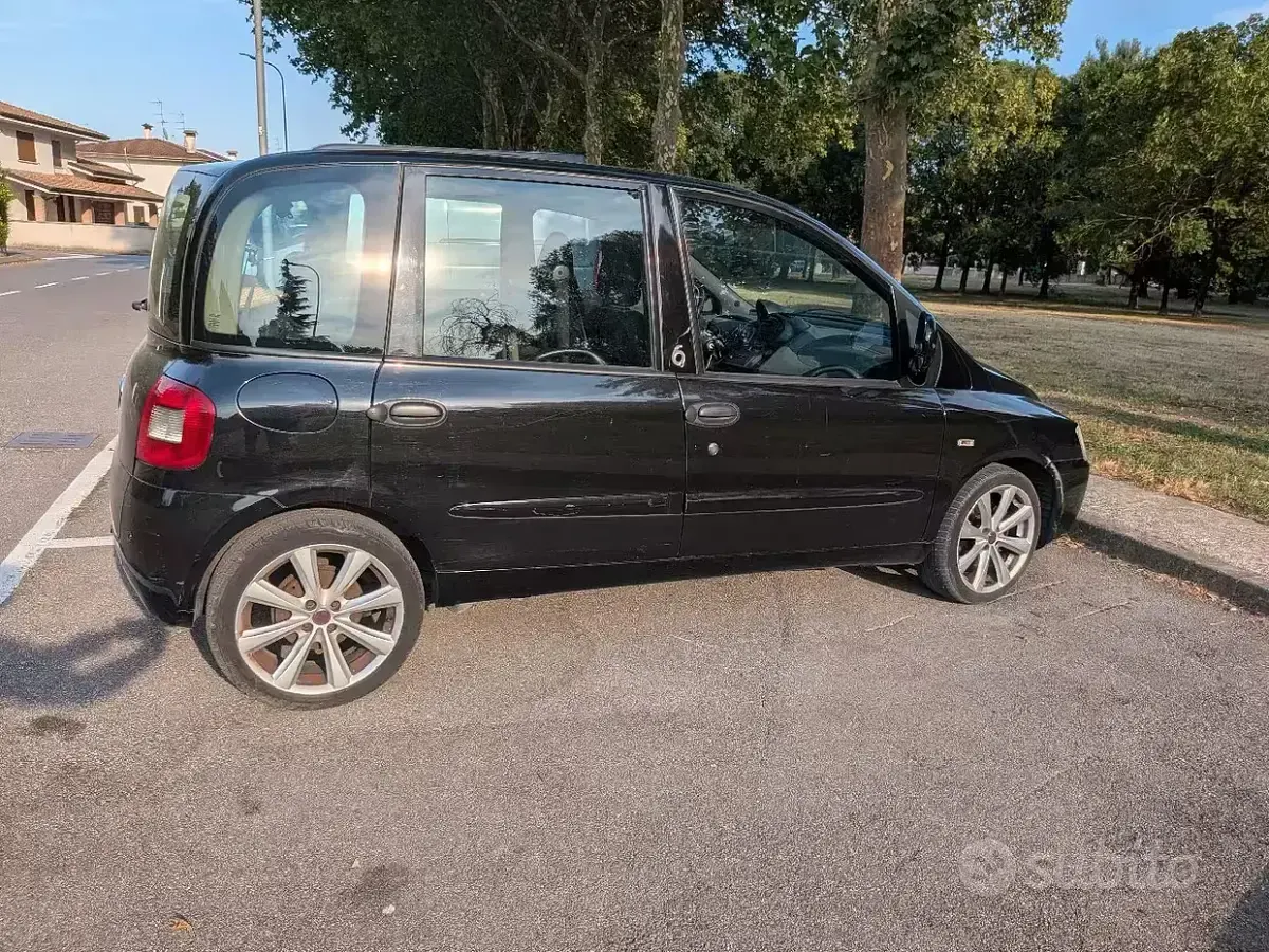 Usata Fiat Multipla Active 120 CV (88 kW) 2010 Nero Monovolume