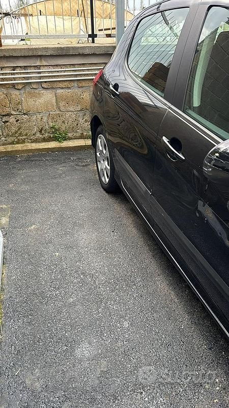 Usata Peugeot 308 93 CV (68 kW) 2011 Nero Berlina