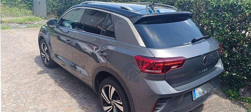 Grigio Usata 2022 VW T-Roc R-line SUV | 25.500 € (Buon prezzo) - Immagine 1/4