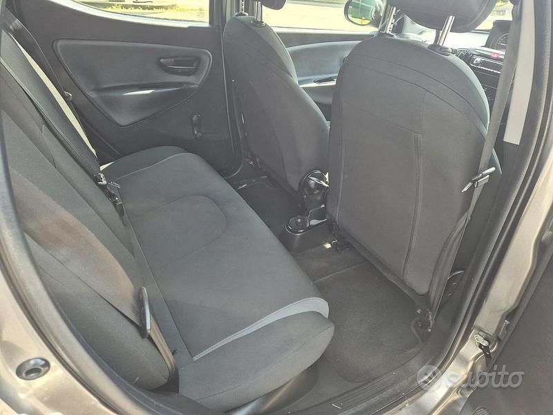 Usata Lancia Ypsilon 69 CV (50 kW) 2015 Grigio Utilitaria