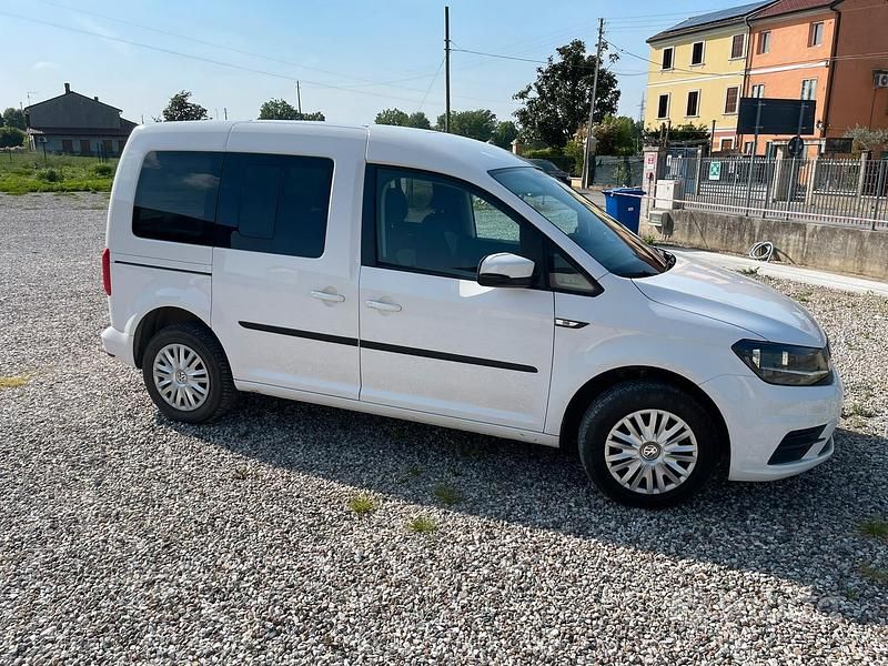 Usata VW Caddy Trendline 110 CV (80 kW) 2015 Bianco Monovolume