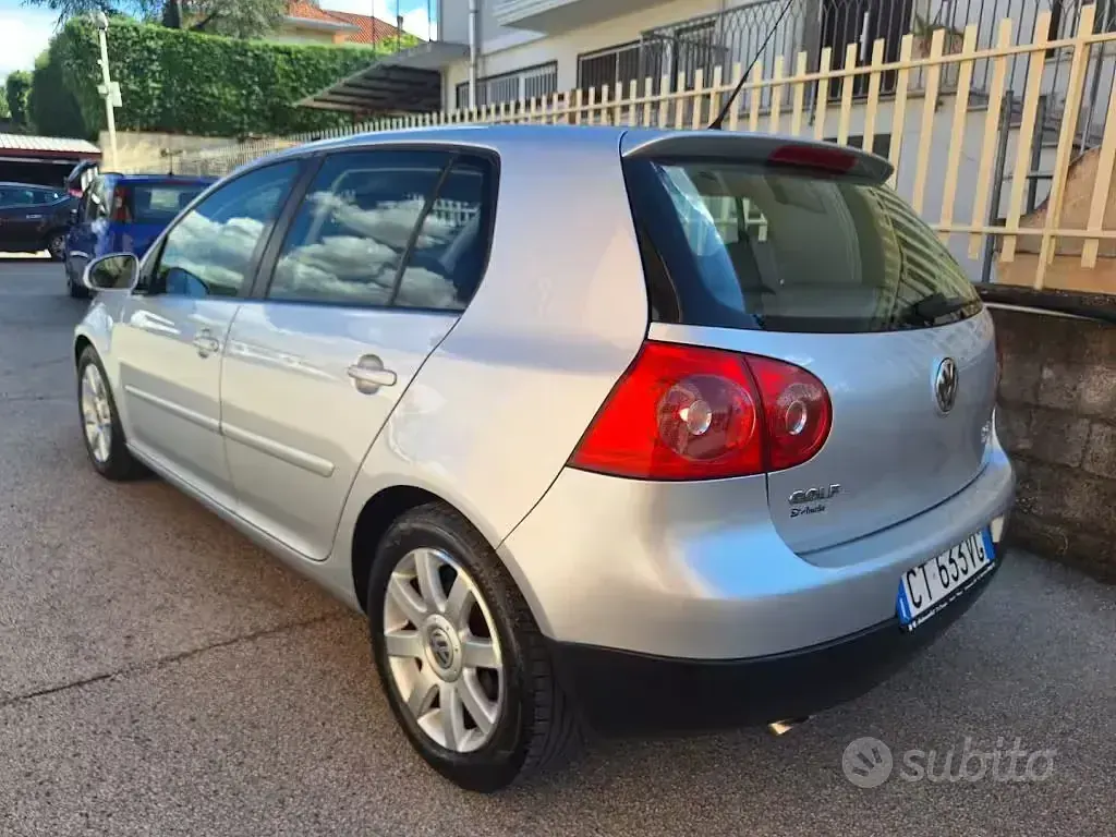Usata VW Golf IV Sportline 140 CV (102 kW) 2005 Grigio Berlina