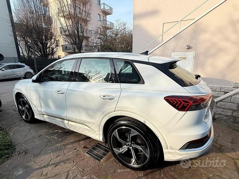 Usata Audi Q4 e-tron Business 150 kW (204 CV) 2025 Bianco SUV