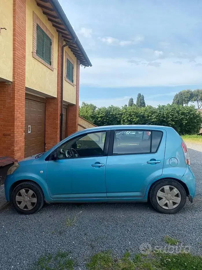Usata Daihatsu Sirion 87 CV (63 kW) 2005 Blu Utilitaria