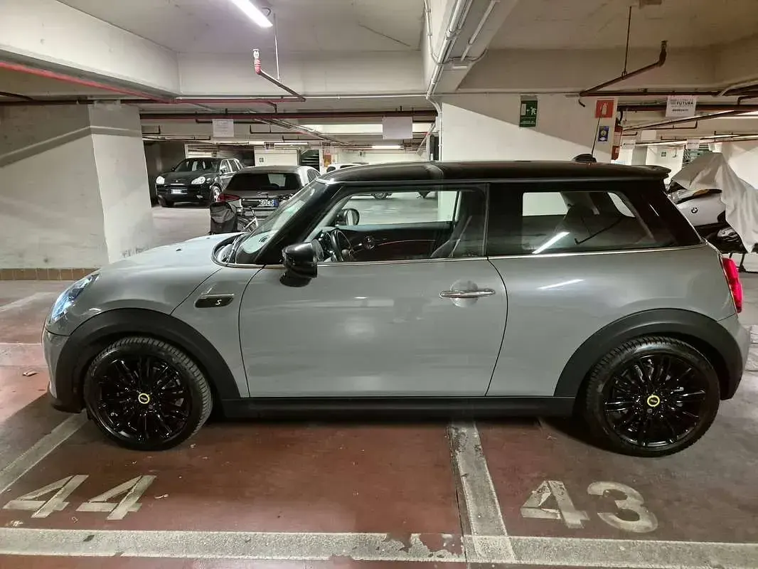 Usata Mini Cooper SE 75 kW (102 CV) 2021 Grigio Utilitaria