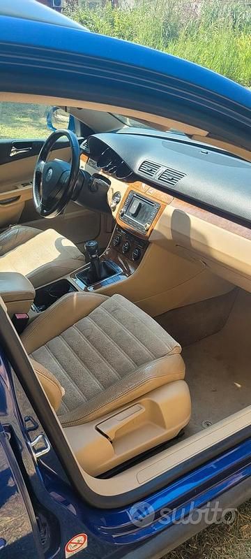 Usata VW Passat 140 CV (102 kW) 2006 Blu Station wagon