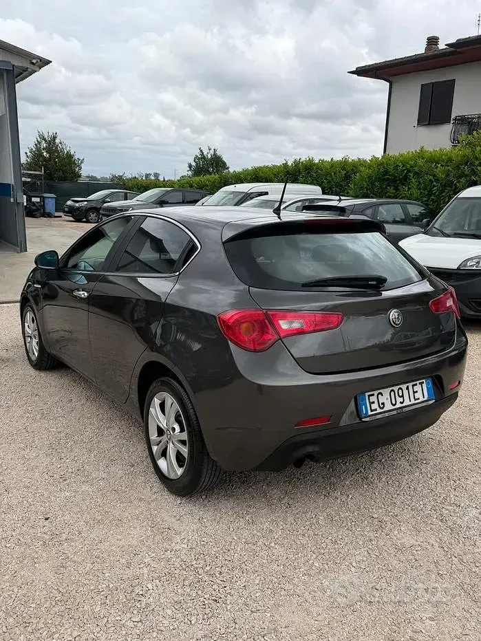 Brugt Alfa Romeo Giulietta Progression 105 HK (77 kW) 2011 Grå Hatchback
