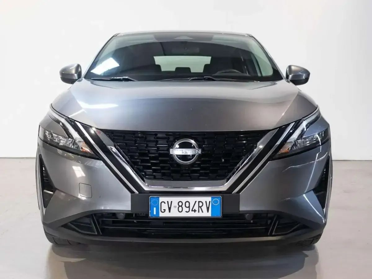 Usata Nissan Qashqai Acenta 158 CV (116 kW) 2024 Grigio chiaro SUV