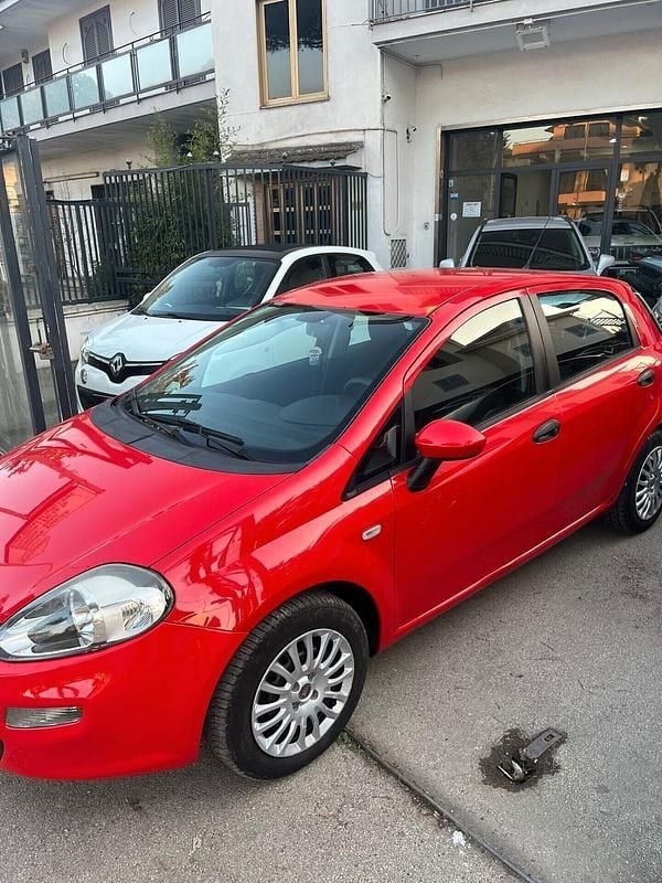 Usata Fiat Punto Street 75 CV (55 kW) 2014 Rosso Utilitaria