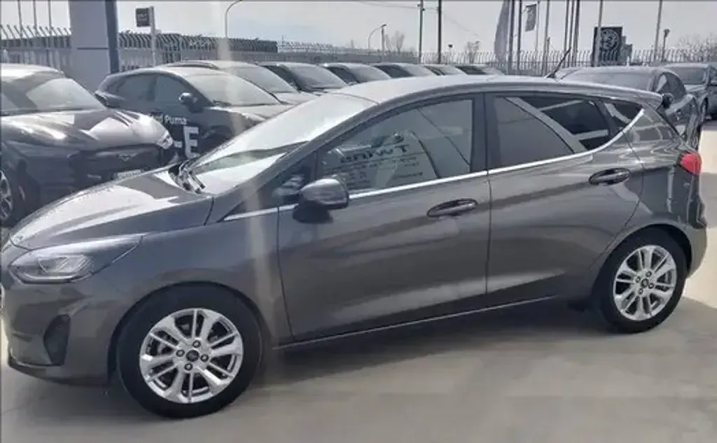 Usata Ford Fiesta Titanium 125 CV (91 kW) 2024 Magnetic grey (metallizzato) Berlina