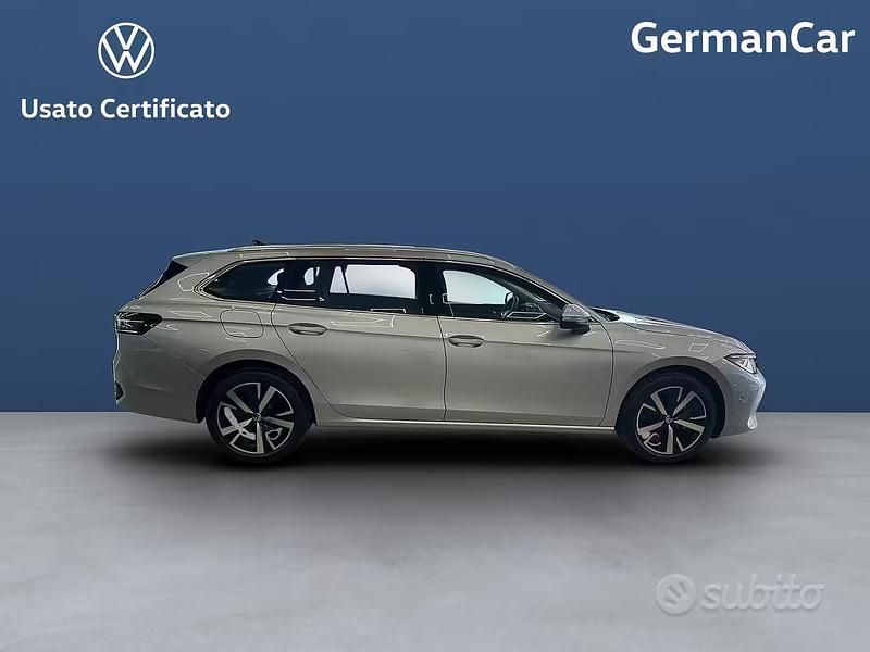 Usata VW Passat Business 204 CV (150 kW) 2024 Grigio Station wagon