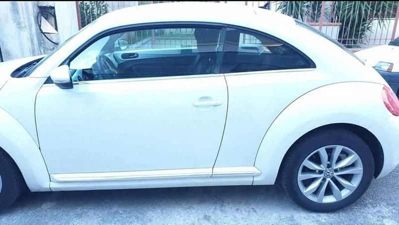 Usata VW Beetle Design 105 CV (77 kW) 2012 Bianco Utilitaria