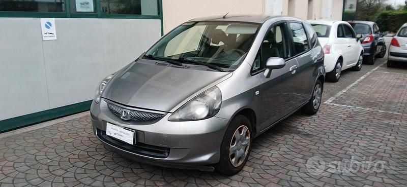 Usata Honda Jazz 78 CV (57 kW) 2005 Marrone Utilitaria