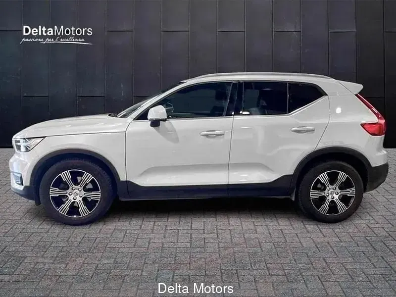 Usata Volvo XC40 Inscription 150 CV (110 kW) 2020 Grigio chiaro metallizzato SUV