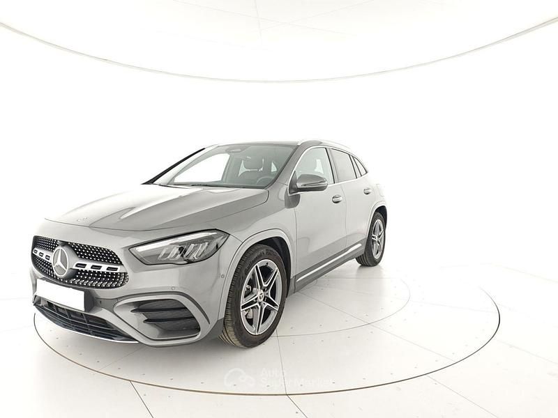 Usata Mercedes GLA200 AMG Line Premium 150 CV (110 kW) 2025 Gray SUV