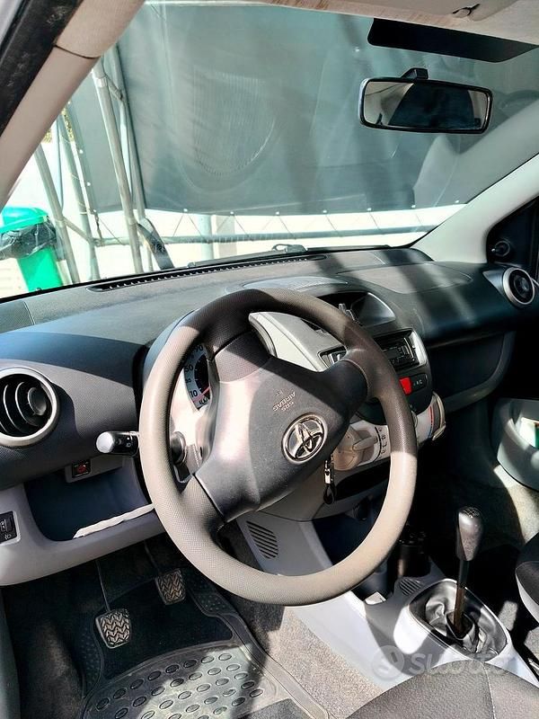 Usata Toyota Aygo 68 CV (50 kW) 2009 Nero Utilitaria