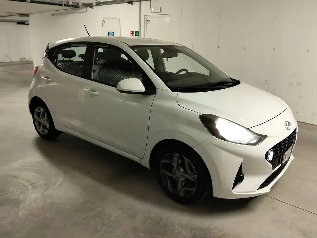 Usata Hyundai i10 67 CV (49 kW) 2023 Bianco Utilitaria