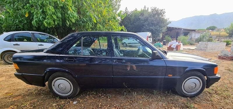Usata Mercedes 190 75 CV (55 kW) 1992 Blu/azzurro Berlina
