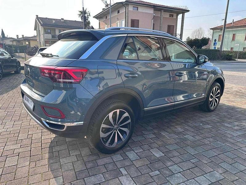 Usata VW T-Roc Style 150 CV (110 kW) 2023 Petroleum blue SUV