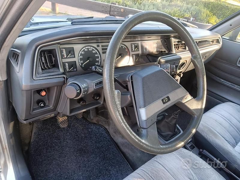 Usata Subaru Leone 1983 Grigio Berlina