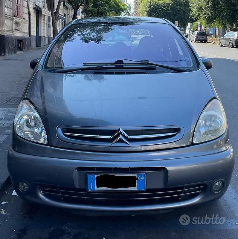 Grigio Usata 2004 Citroën Xsara Picasso Monovolume | 2000 € (Buon prezzo) - Immagine 1/2