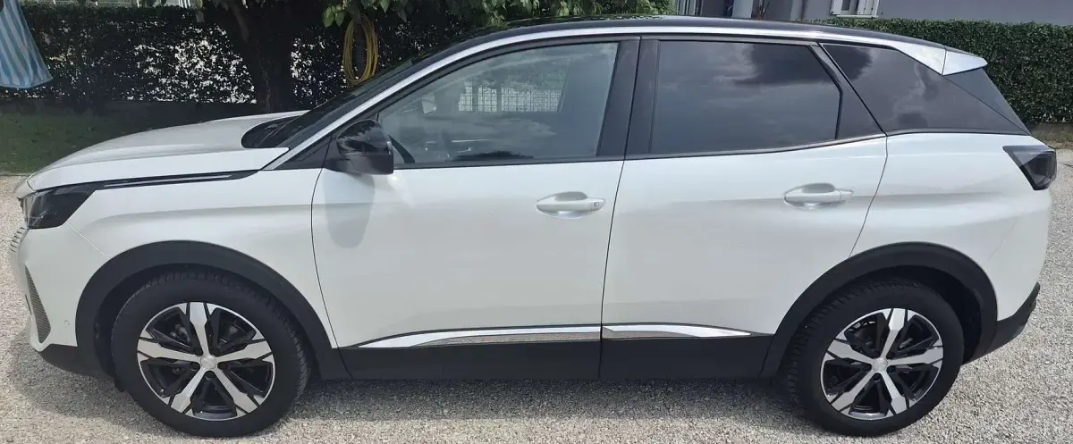 Usata Peugeot 3008 Allure 131 CV (96 kW) 2022 Bianco SUV
