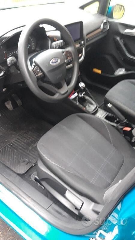 Usata Ford Fiesta 85 CV (62 kW) 2017 Blu Utilitaria
