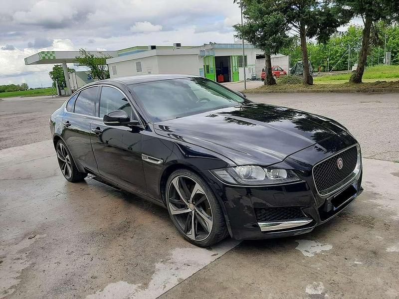 Usata Jaguar XF Prestige 179 CV (131 kW) 2017 Nero Berlina
