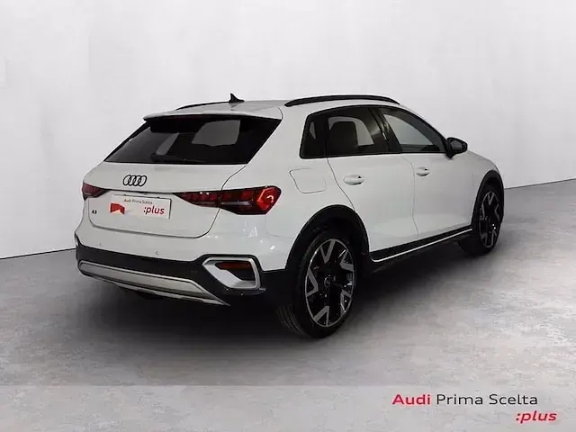 Usata Audi A3 Comfort 150 CV (110 kW) 2024 Bianco ghiacciaio metallizzato Berlina