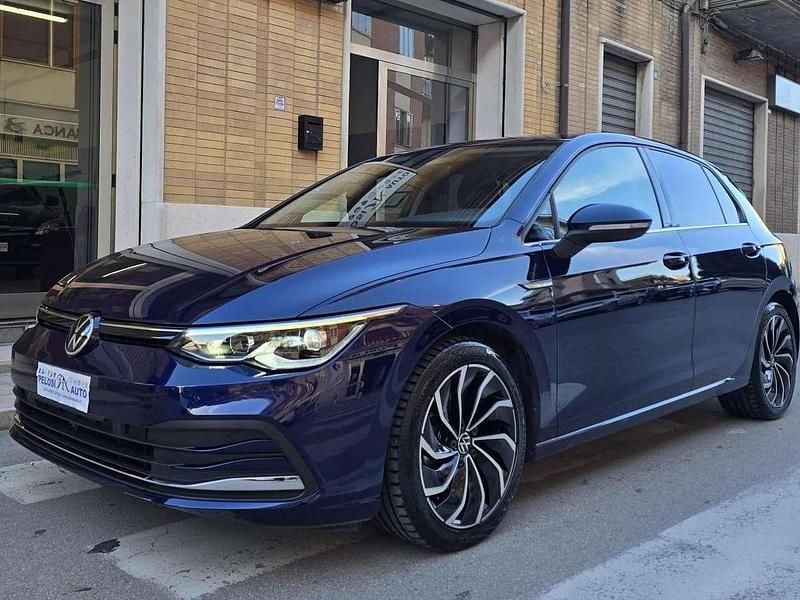 Blu Usata 2021 VW Golf VIII Style Tre volumi | 21.699 € (Buon prezzo) - Immagine 1/4