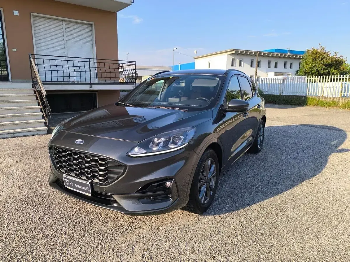 Usata Ford Kuga ST-Line 152 CV (111 kW) 2022 Grigio SUV