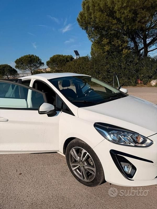 Usata Ford Fiesta Titanium 95 CV (69 kW) 2017 Bianco Berlina