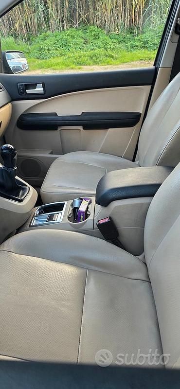 Usata 2006 Ford C-MAX Monovolume | 3000 € (Cara) - Immagine 1/4