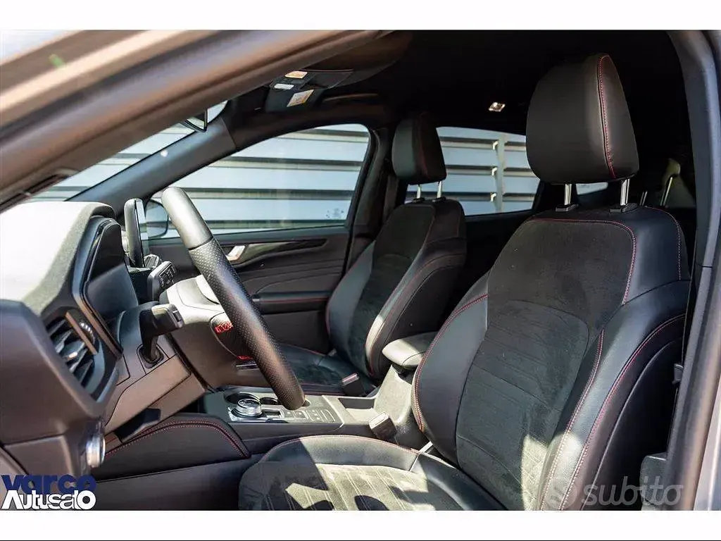 Usata Ford Kuga ST-Line X 190 CV (139 kW) 2023 Grigio SUV