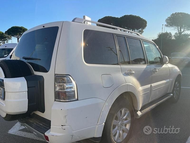 Usata Mitsubishi Pajero Instyle 200 CV (147 kW) 2011 Bianco SUV