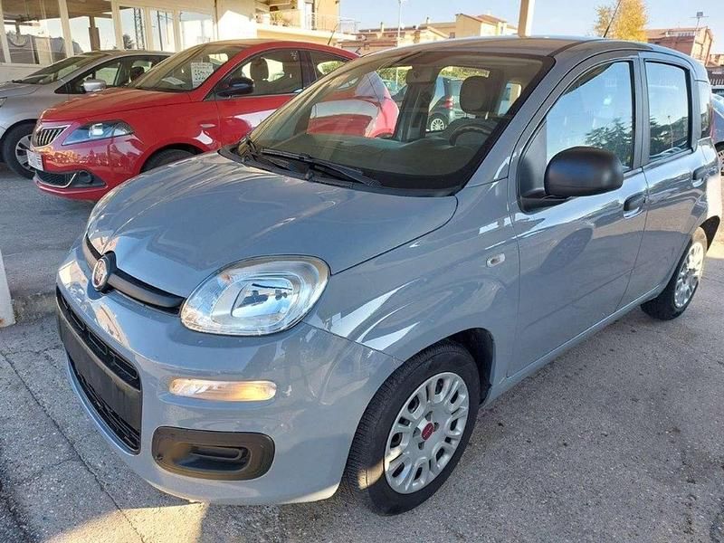 Grigio Usata 2022 Fiat Panda S Tre volumi | 8900 € (Buon prezzo) - Immagine 1/4