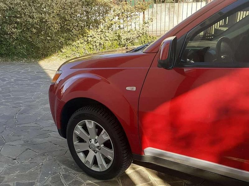 Usata Mitsubishi Outlander Instyle 170 CV (125 kW) 2008 Rosso SUV