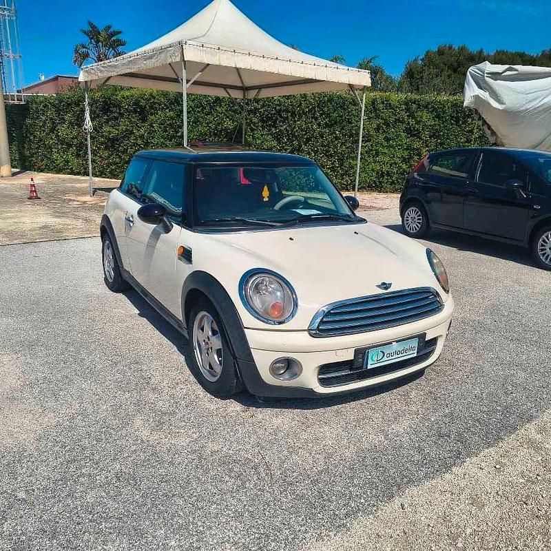 Usata Mini Cooper D 108 CV (79 kW) 2007 Beige Utilitaria