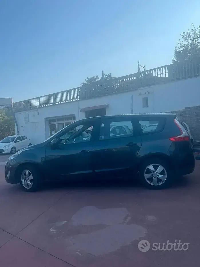 Usata Renault Scenic E-Tech Dynamique 110 CV (80 kW) 2010 Grigio Monovolume